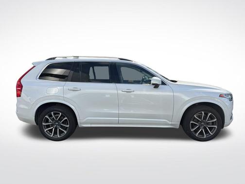 2019 Volvo XC90 T6 Momentum