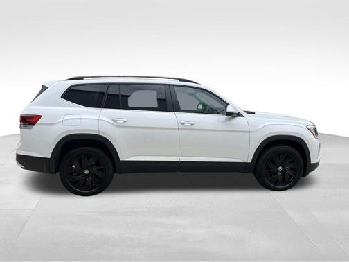 Opal White Pearl 2026 Volkswagen Atlas 2.0T SE W/TECHNOLOGY
