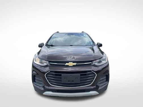 Black Cherry Metallic 2022 Chevrolet Trax LT