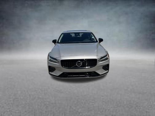 Silver 2024 Volvo S60 B5 Plus Dark Theme