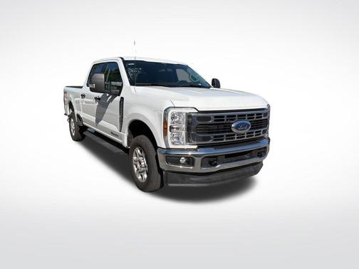 Oxford White 2025 Ford F-250 XLT