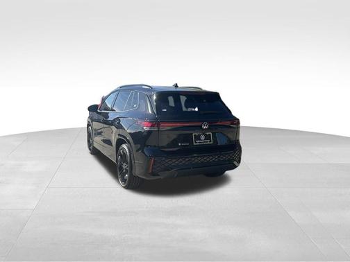 Deep Black Pearl Effect 2026 Volkswagen Tiguan 2.0T SE R-Line Black