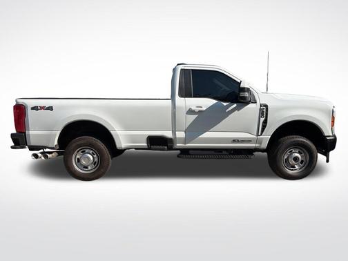 Oxford White 2025 Ford F-250 XL