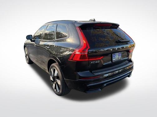 2025 Volvo XC60 Plug-In Hybrid T8 Plus