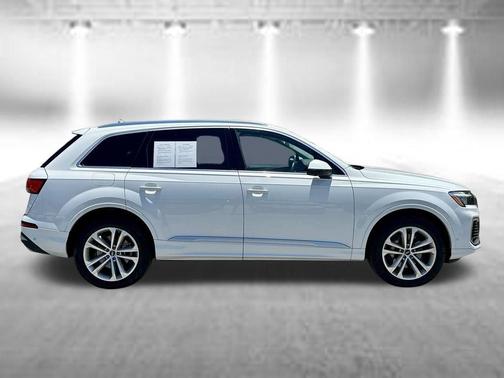 Carrara White 2025 Audi Q7 55 Premium Plus
