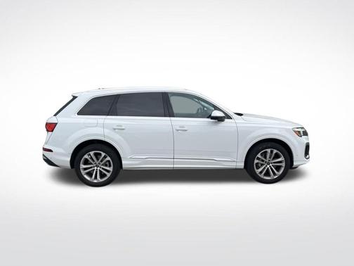 Carrara White 2025 Audi Q7 55 Premium Plus