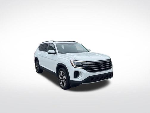 Pure White 2024 Volkswagen Atlas 2.0T SE w/Technology