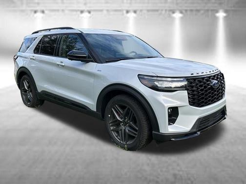 White Metallic 2026 Ford Explorer ST-Line