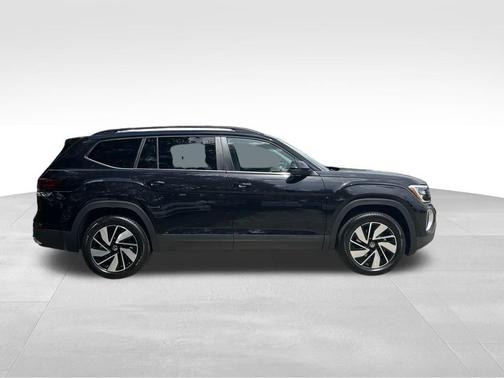 Deep Black Pearl Effect 2026 Volkswagen Atlas 2.0T SE w/Technology