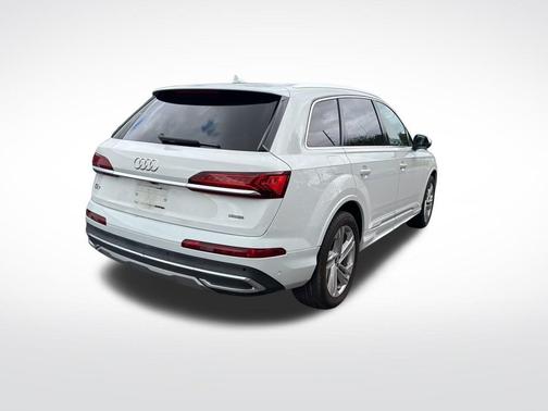 2023 Audi Q7 55 Premium Plus