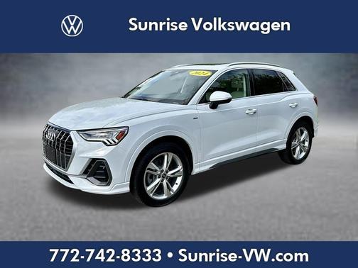Glacier White Metallic 2024 Audi Q3 45 S line Premium