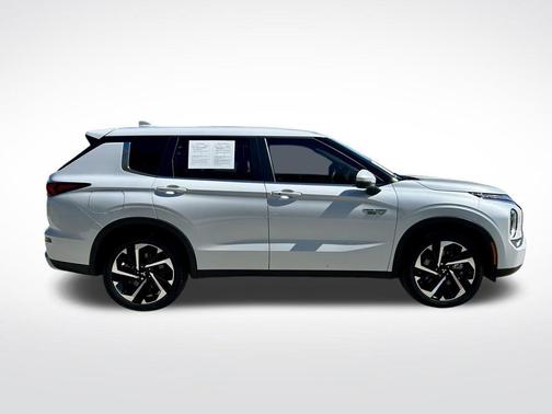2025 Mitsubishi Outlander PHEV SE
