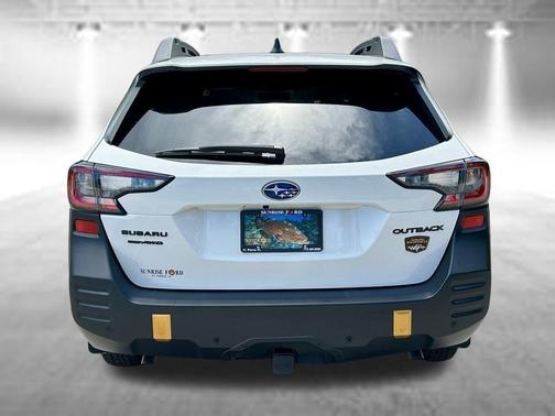 Crystal White Pearl 2025 Subaru Outback Wilderness