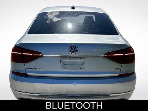 2016 Volkswagen Passat 1.8T SE w/Technology