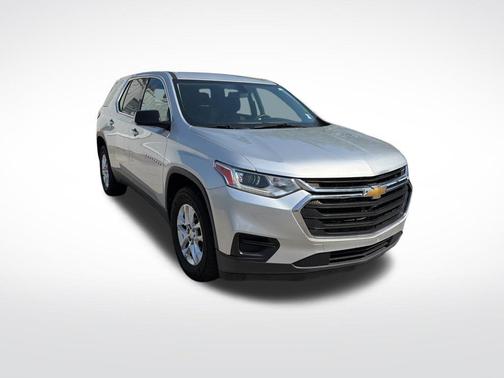 Silver Ice Metallic 2018 Chevrolet Traverse LS