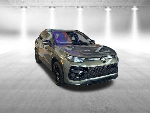 Green 2026 Volkswagen Tiguan 2.0T SE R-Line Black