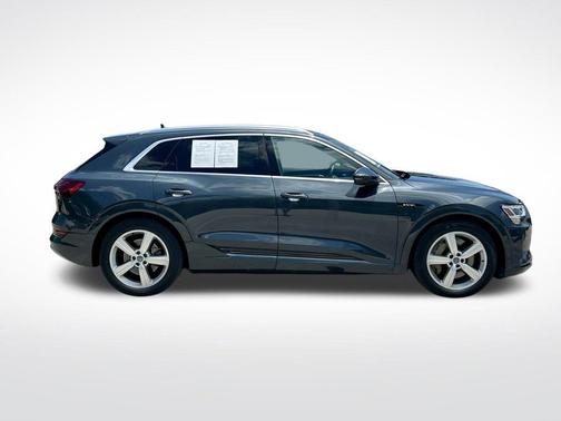 Manhattan Gray Metallic 2019 Audi e-tron Premium Plus