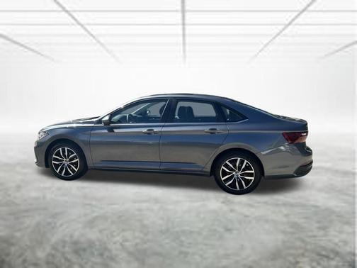 Platinum Gray Metallic 2026 Volkswagen Jetta 1.5T SE