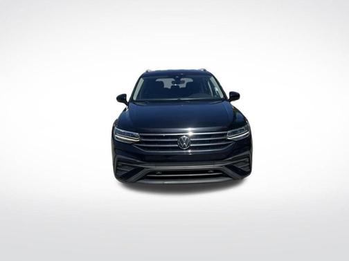 Deep Black Pearl Effect 2022 Volkswagen Tiguan 2.0T SE