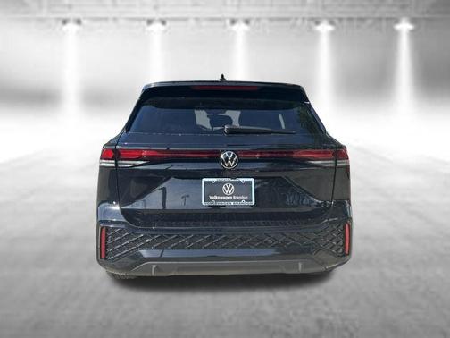 Deep Black Pearl Effect 2026 Volkswagen Tiguan 2.0T SE R-Line Black