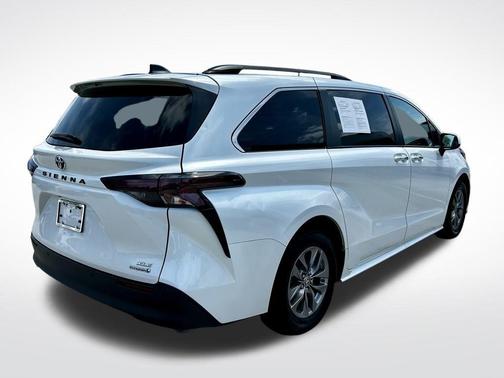 2023 Toyota Sienna XLE