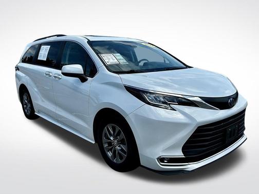2023 Toyota Sienna XLE