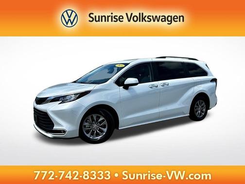 2023 Toyota Sienna XLE
