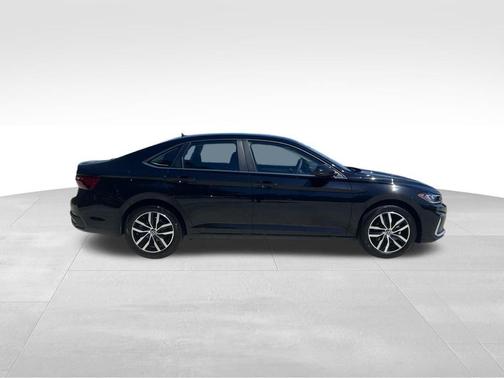 Deep Black Pearl Effect 2026 Volkswagen Jetta 1.5T SE