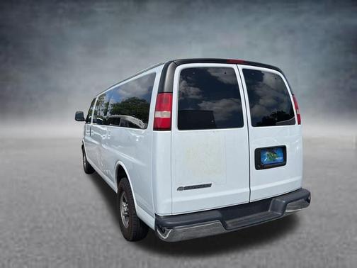 Summit White 2018 Chevrolet Express 3500 LT