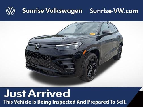 Deep Black Pearl Effect 2025 Volkswagen Tiguan 2.0T SE R-Line Black
