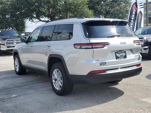 2022 Jeep Grand Cherokee L Laredo