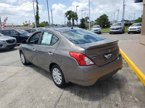 2016 Nissan Versa SV