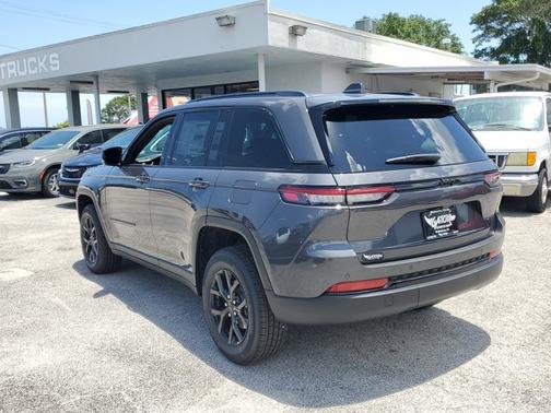 2025 Jeep Grand Cherokee Altitude