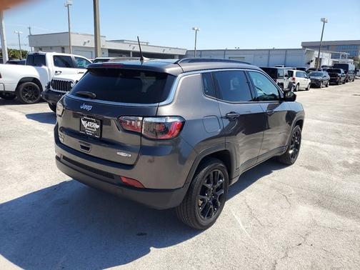 2022 Jeep Compass Latitude Lux