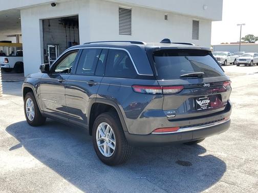 2023 Jeep Grand Cherokee Laredo X