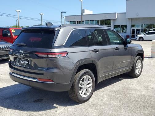 2023 Jeep Grand Cherokee Laredo X