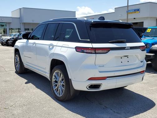 2022 Jeep Grand Cherokee Summit
