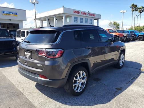 2022 Jeep Compass Latitude Lux