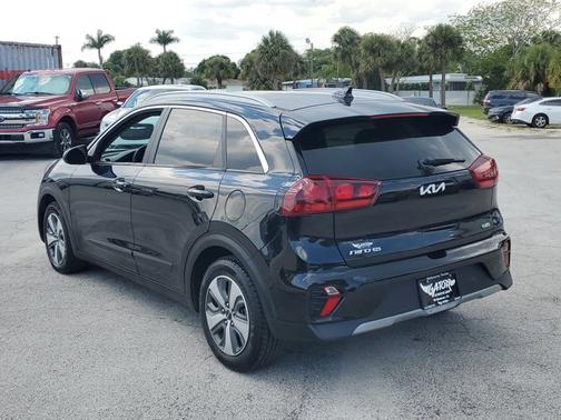 2022 Kia Niro LX