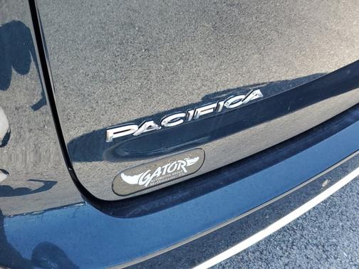 2025 Chrysler Pacifica Hybrid Select