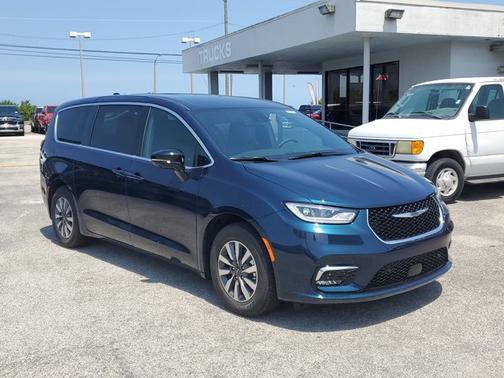 2025 Chrysler Pacifica Hybrid Select