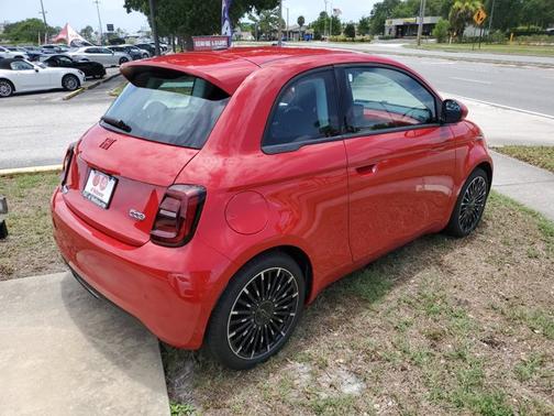 2024 FIAT 500e INSPI(RED)