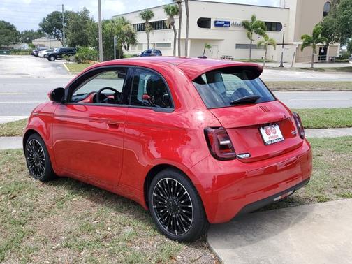 2024 FIAT 500e INSPI(RED)