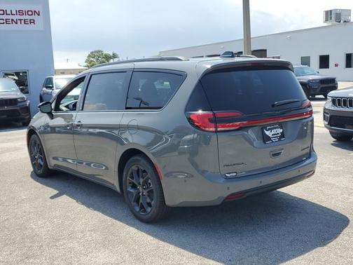 2025 Chrysler Pacifica Limited