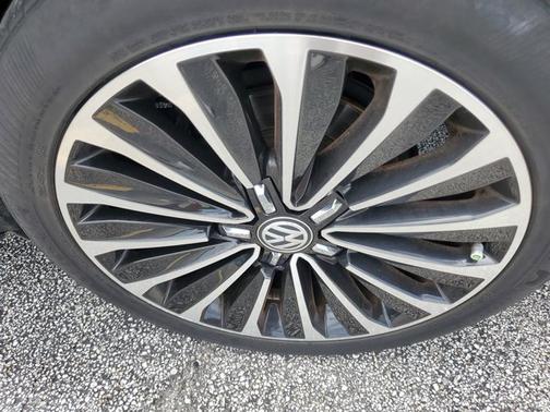 2022 Volkswagen Passat 2.0T Limited Edition