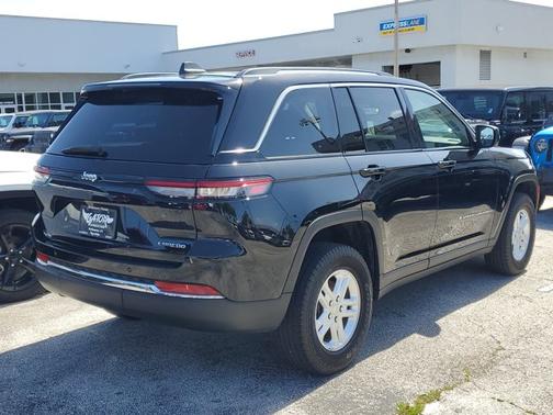 2023 Jeep Grand Cherokee Laredo