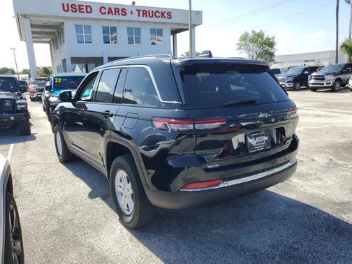 2023 Jeep Grand Cherokee Laredo