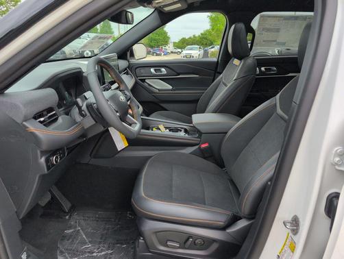 Star White Metallic Tri-Coat 2026 Ford Explorer Tremor