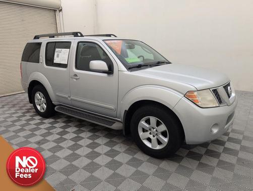 Silver Lightning Metallic 2011 Nissan Pathfinder SV