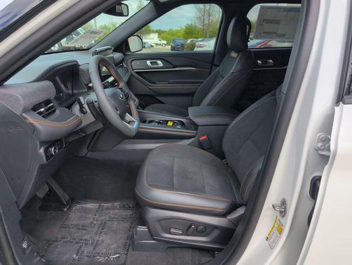 Star White Metallic Tri-Coat 2026 Ford Explorer Tremor